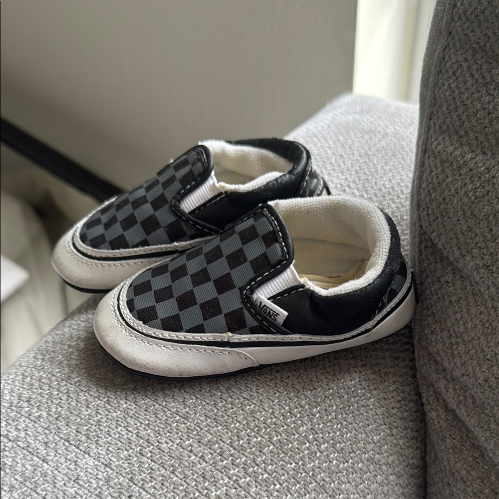 Vans Black and White Old Skool Sneakers Classic Skate Style